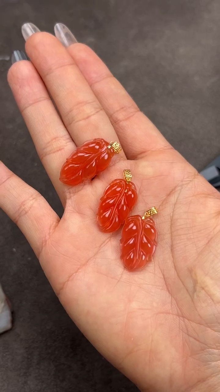 【闪购商品】南红玛瑙吊坠18K金镶嵌原矿无优化冰红叶子多样性发1