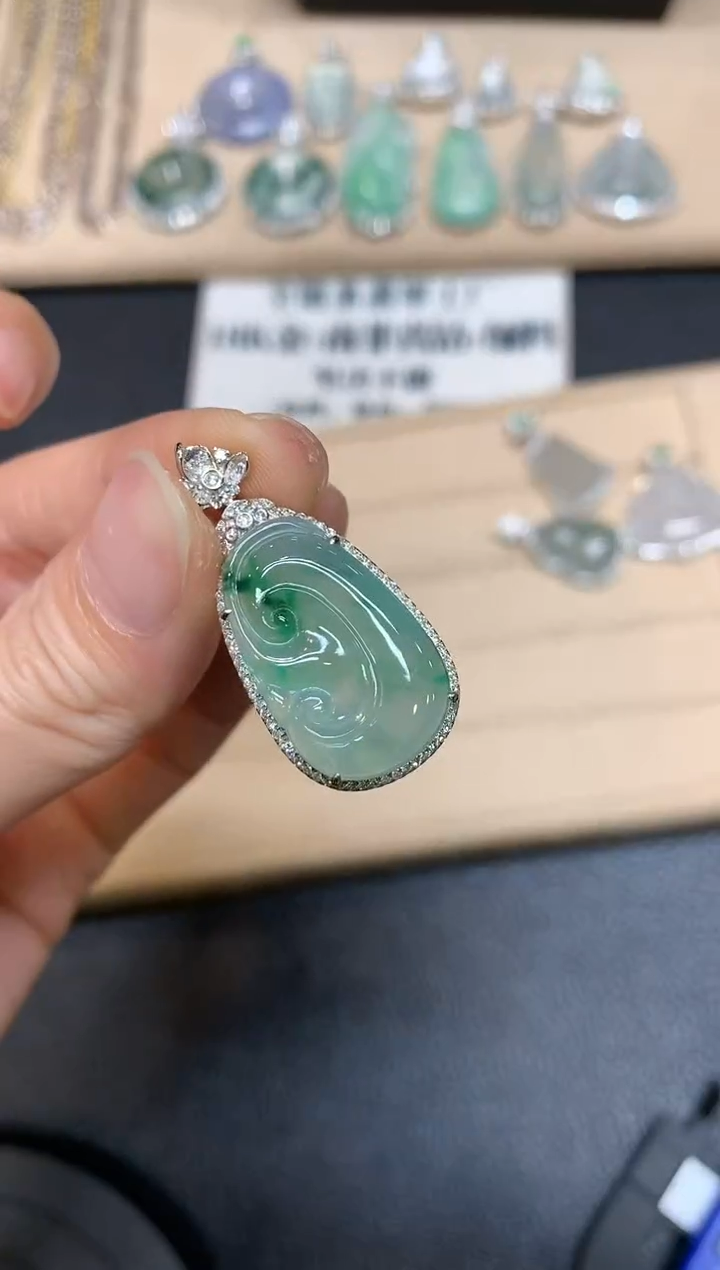 【闪购商品】翡翠颈饰18K金镶嵌如意【无服务费