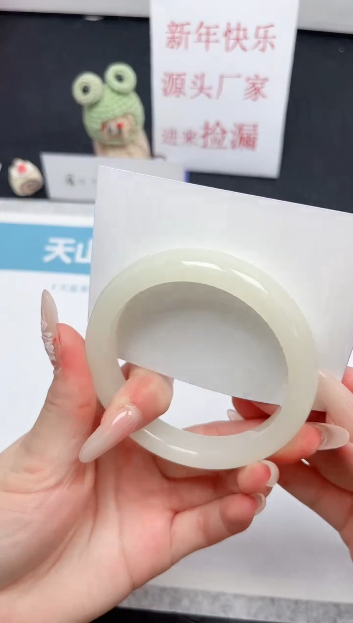 【闪购商品】石英质玉手镯未镶嵌82-60.0