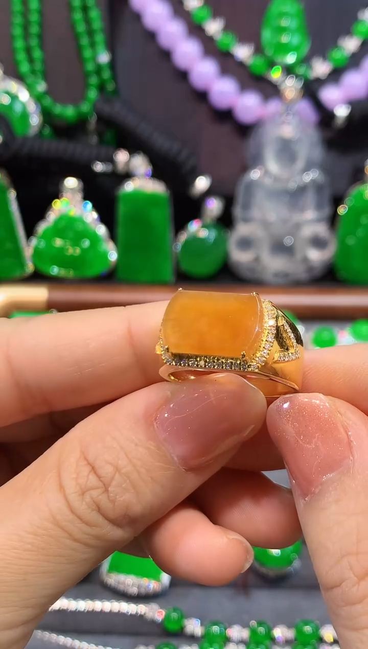 18K金镶嵌戒指翡翠戒指