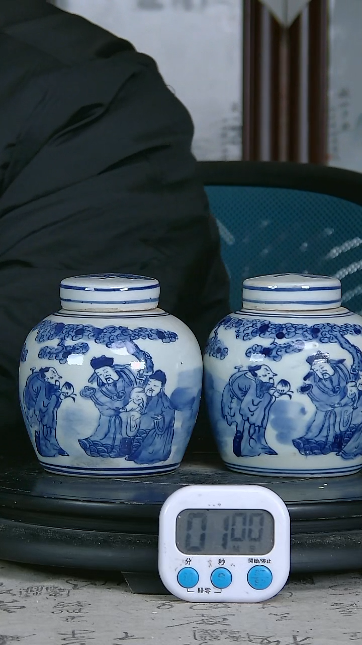 陶D***e青花精绘人物图罐一对