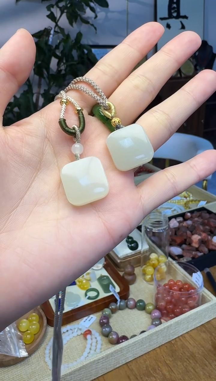 和田玉未镶嵌吊坠(不含链)方糖无事牌 发一个