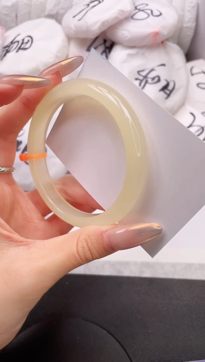 【闪购商品】石英质玉手镯未镶嵌24L115-63