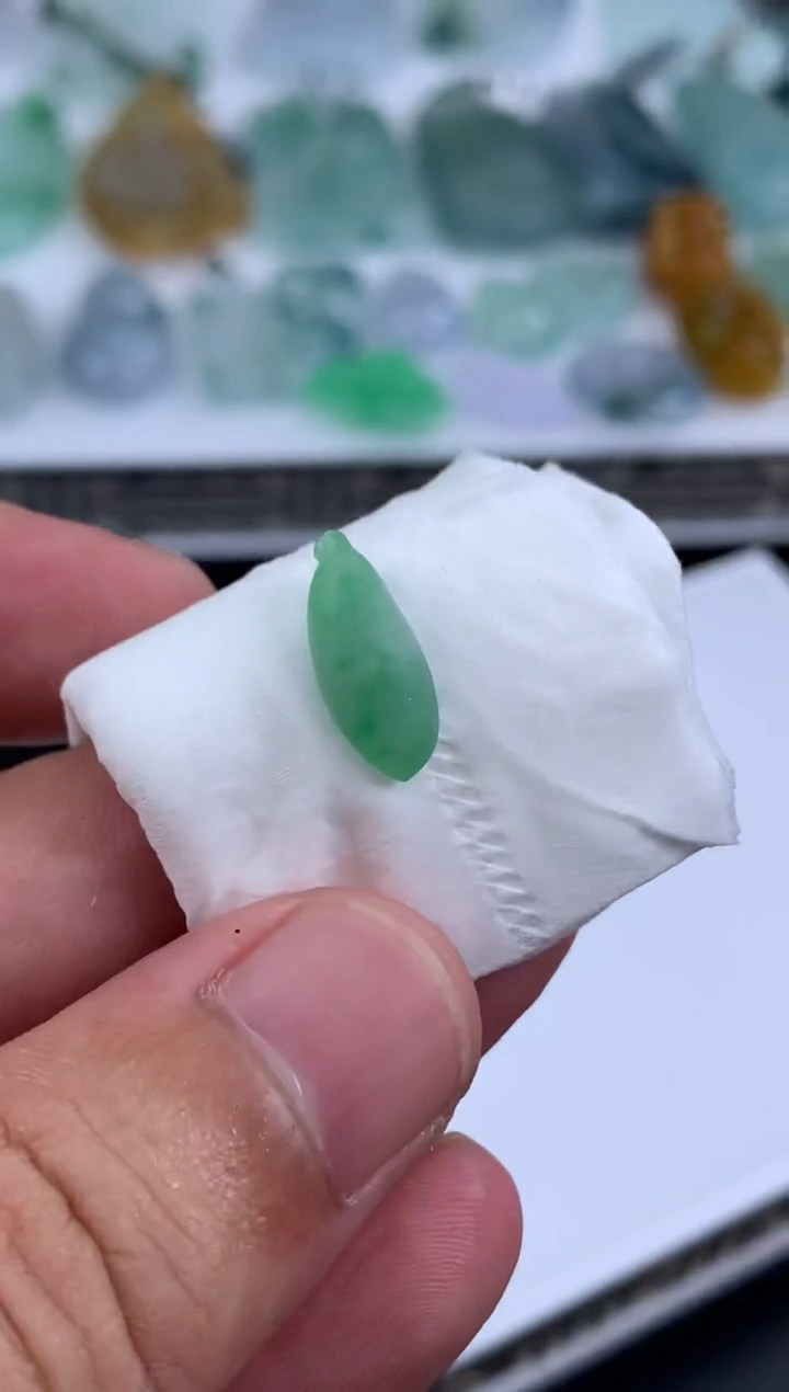 【闪购商品】定制翡翠未镶嵌翡翠