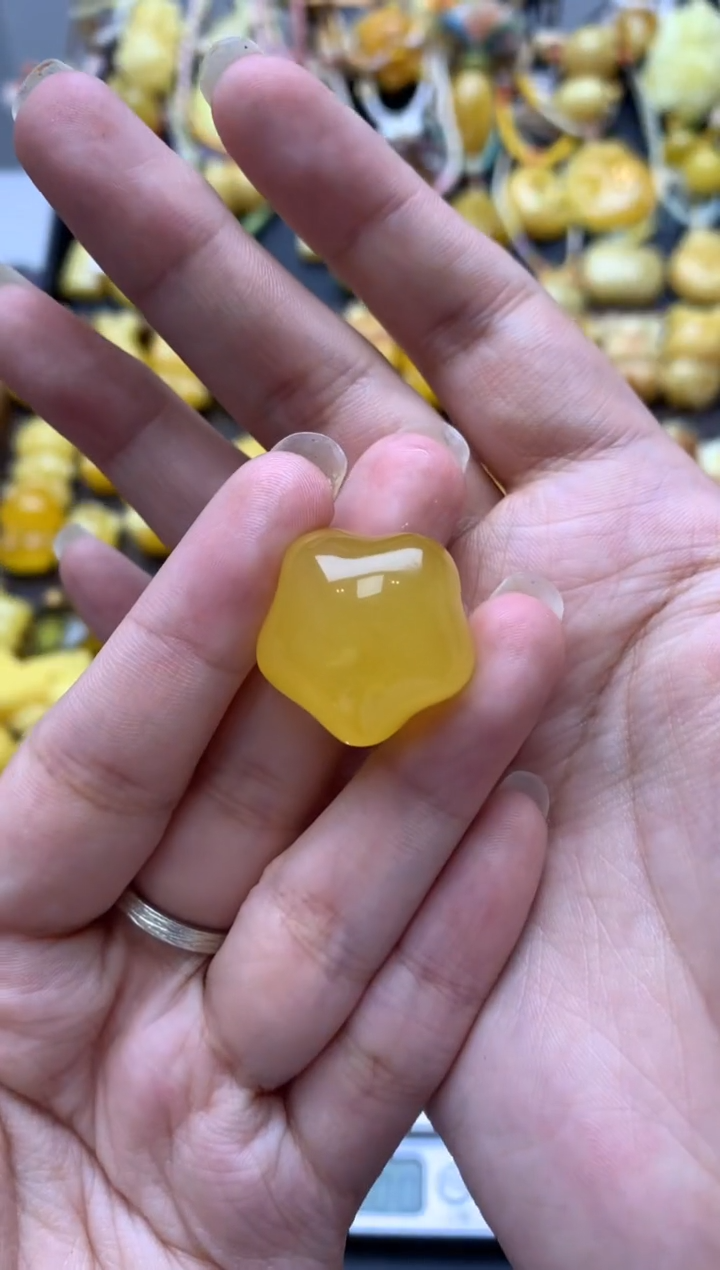 未镶嵌琥珀珠宝奇石128琥珀蜜蜡花粉有纹小坑介意勿拍