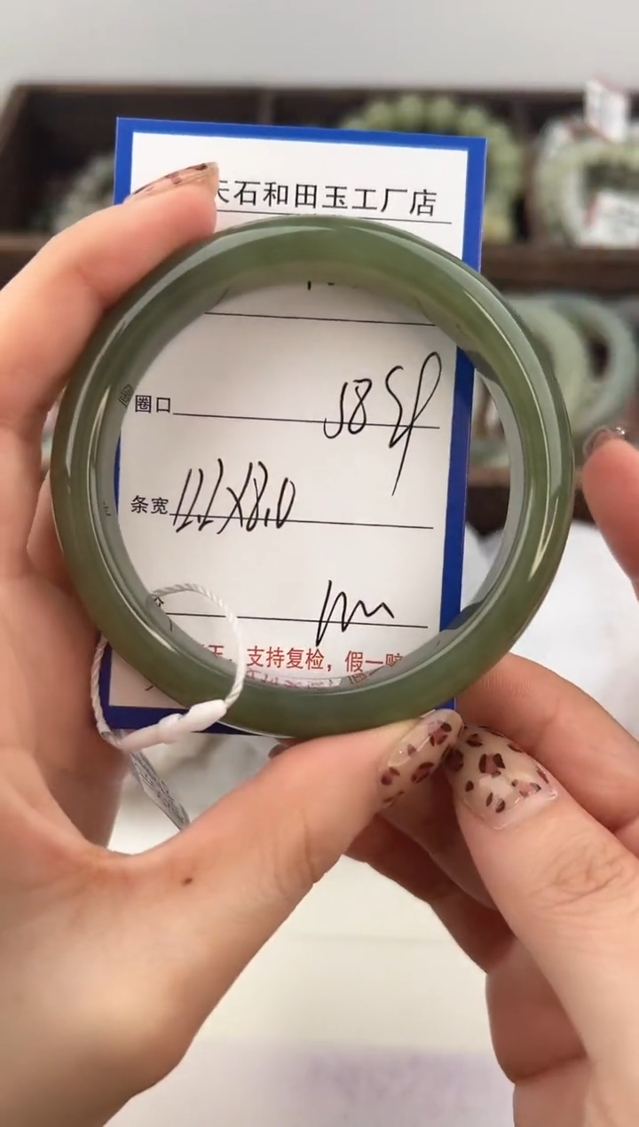 未镶嵌手镯和田玉100颜色微差无瑕疵