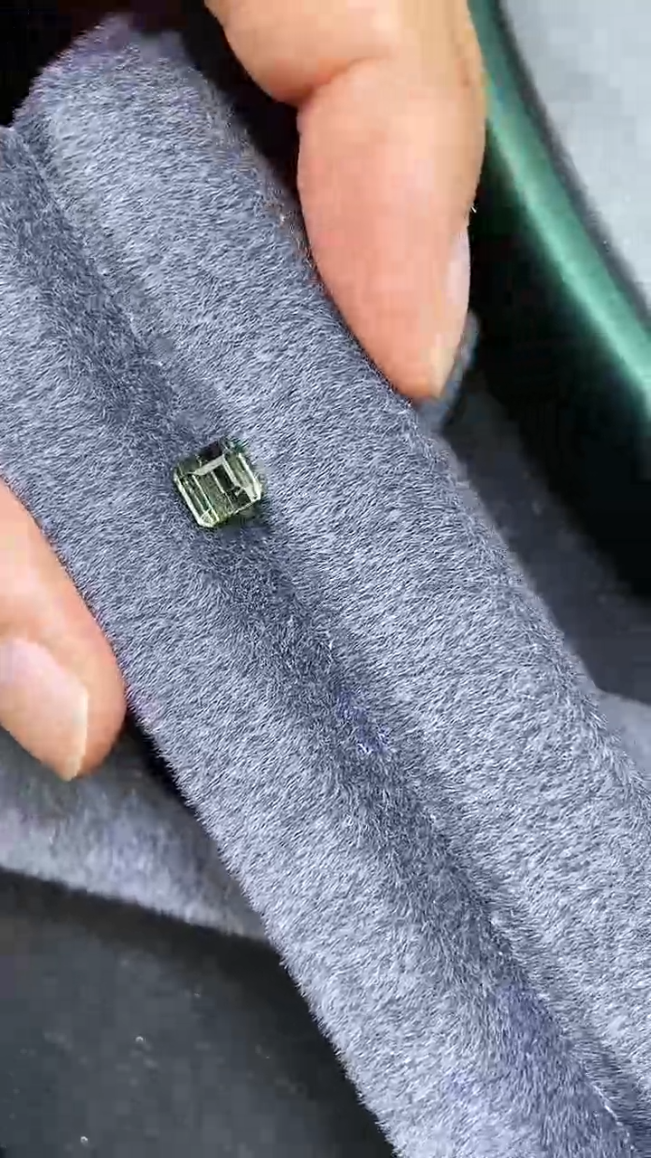 【闪购商品】定制碧玺定制未镶嵌天然无烧电光绿1.505克拉