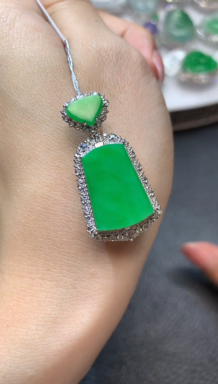 【闪购商品】翡翠吊坠(不含链)18K金镶嵌D46