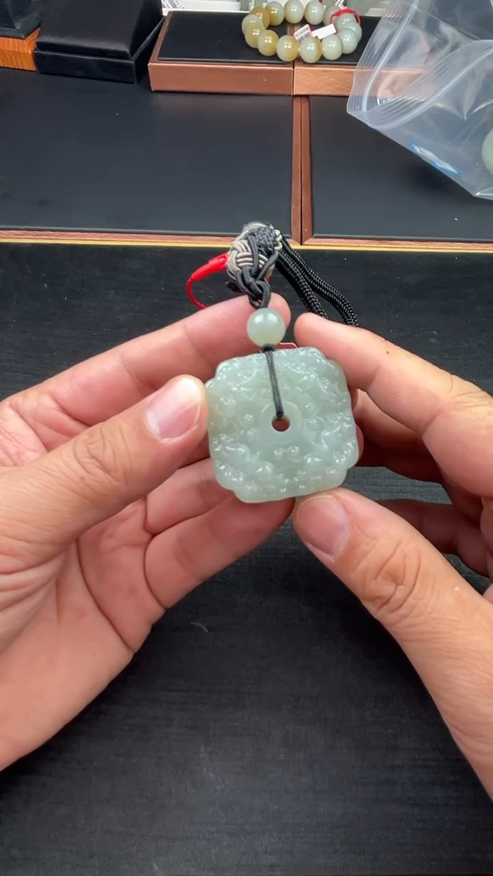 【闪购商品】和田玉把件未镶嵌且末微色差近矿