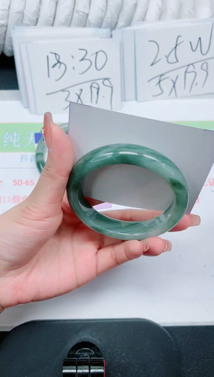 【闪购商品】石英质玉手镯未镶嵌279