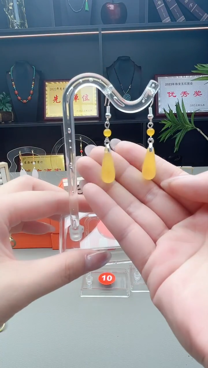 未镶嵌耳钉玛瑙/玉髓黄水滴耳饰
