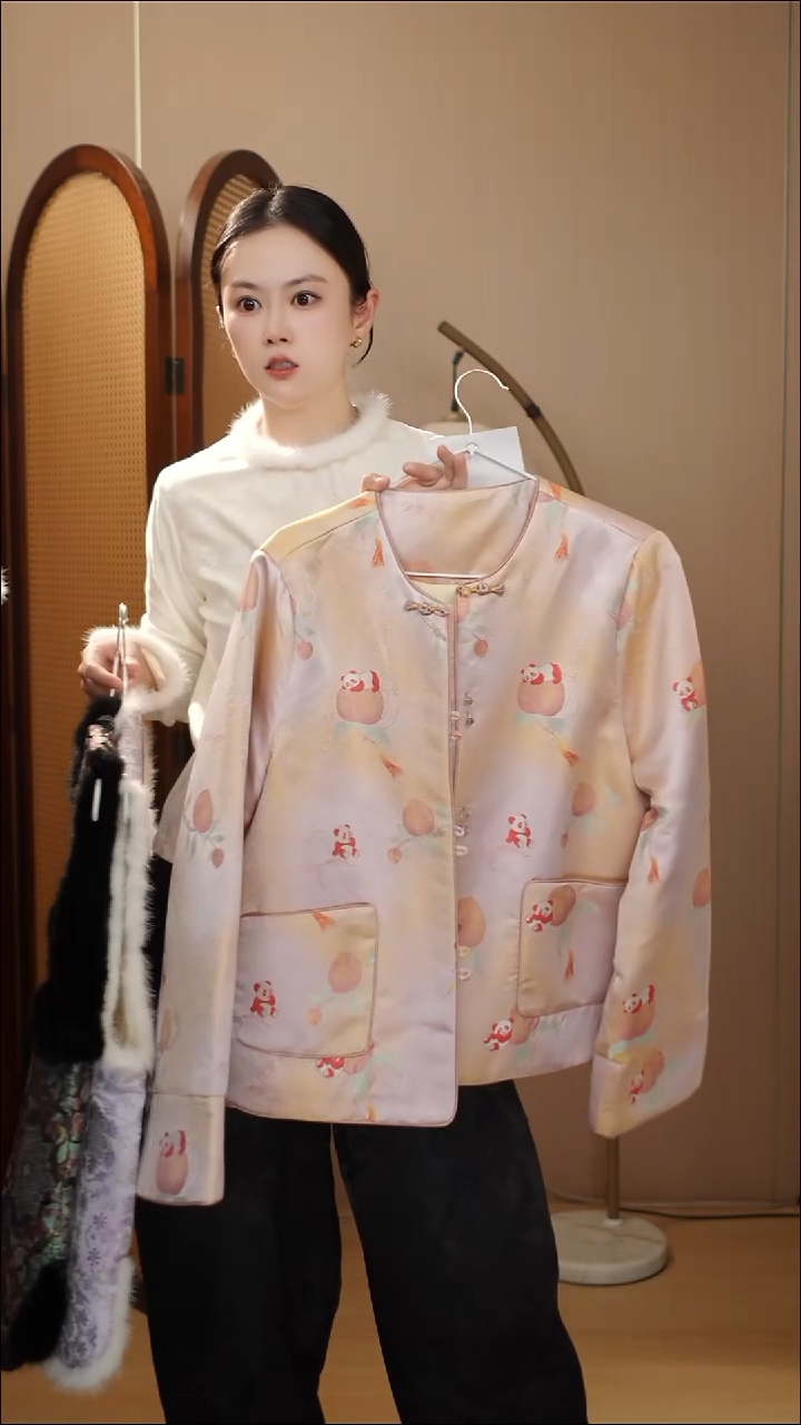 粉熊猫桃子夹棉外套   