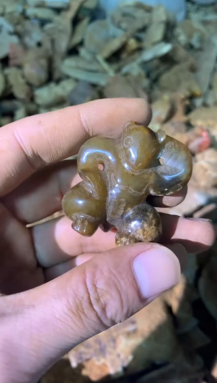 和田玉未镶嵌挂件以直播间实物图片为准