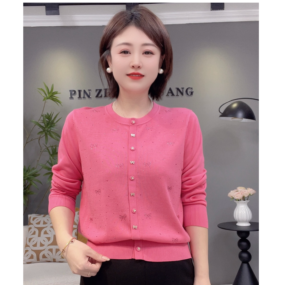 2025秋季新款圆领高档烫钻天丝长袖小衫88085