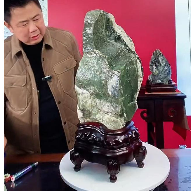新疆原石摆件带底座发一件编号185
