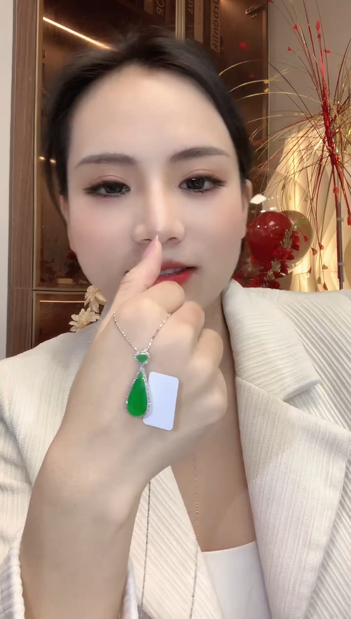 【闪购商品】翡翠吊坠(不含链)18K金镶嵌C12