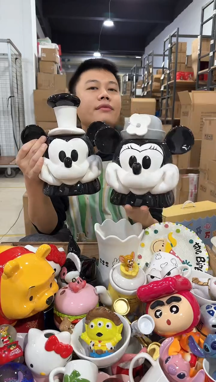 瓷片威力汽船米奇米妮饼干罐一套