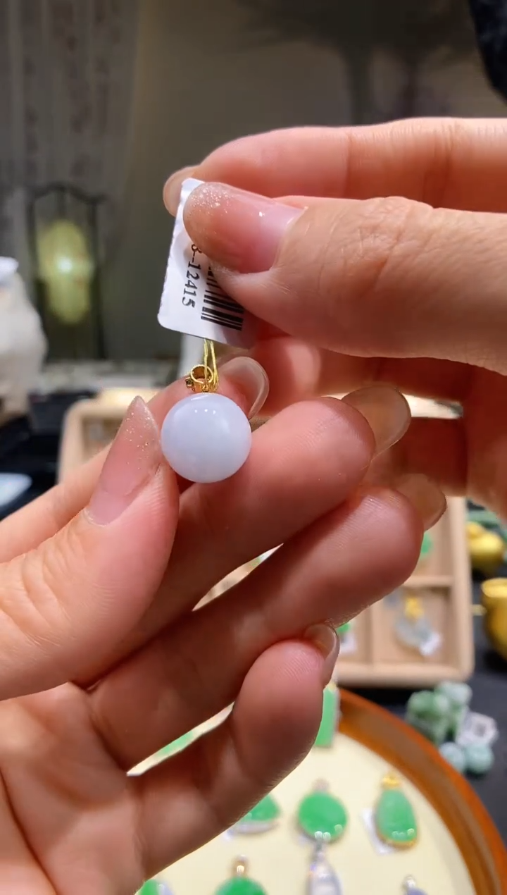 翡翠18K金镶嵌吊坠(不含链)珠子