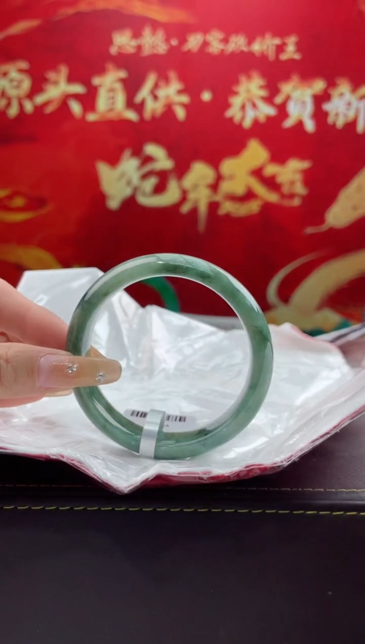 【闪购商品】翡翠手镯未镶嵌1翡翠手镯（微瑕）