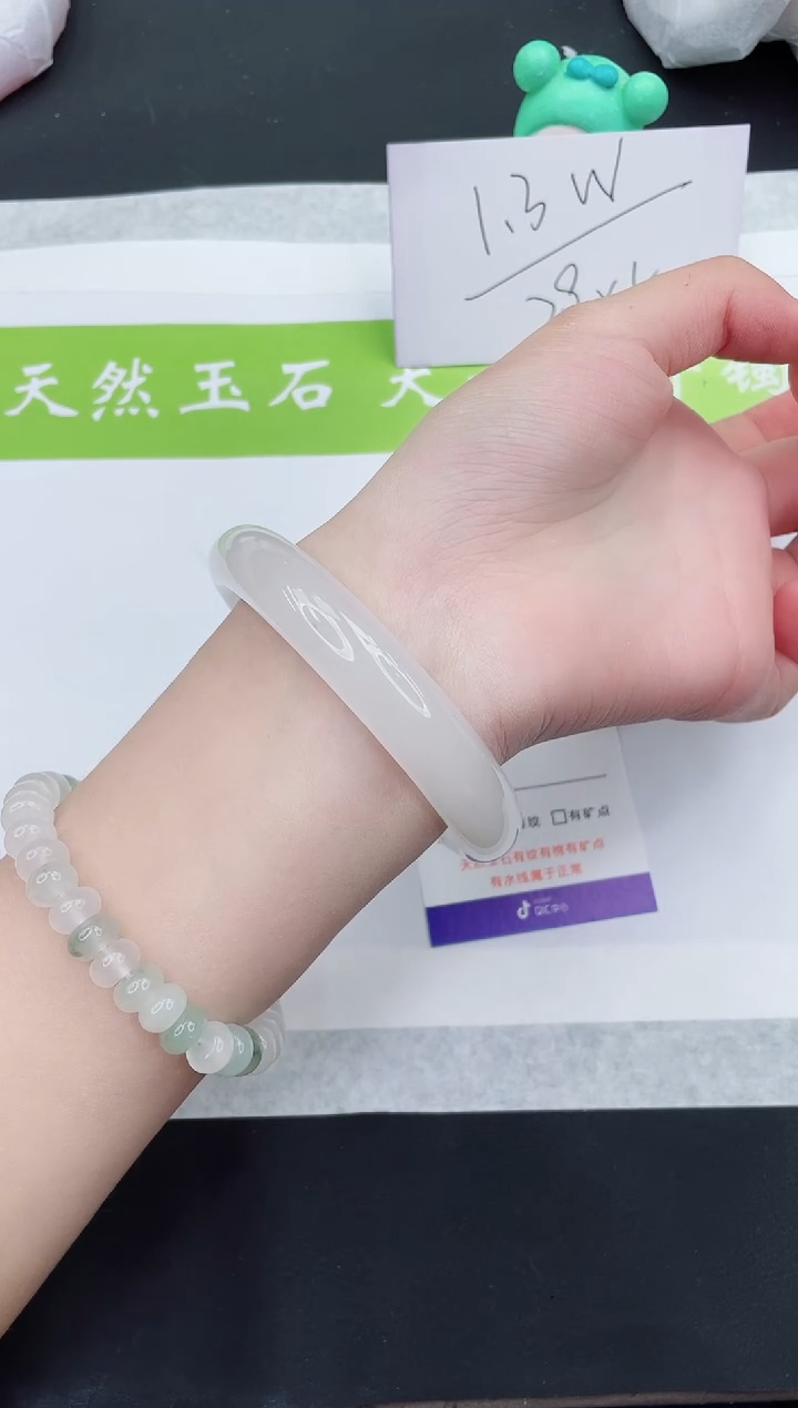 【闪购商品】石英质玉手镯未镶嵌B383-62+