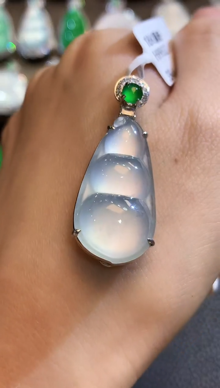 吊坠(不含链)18K金镶嵌翡翠C60