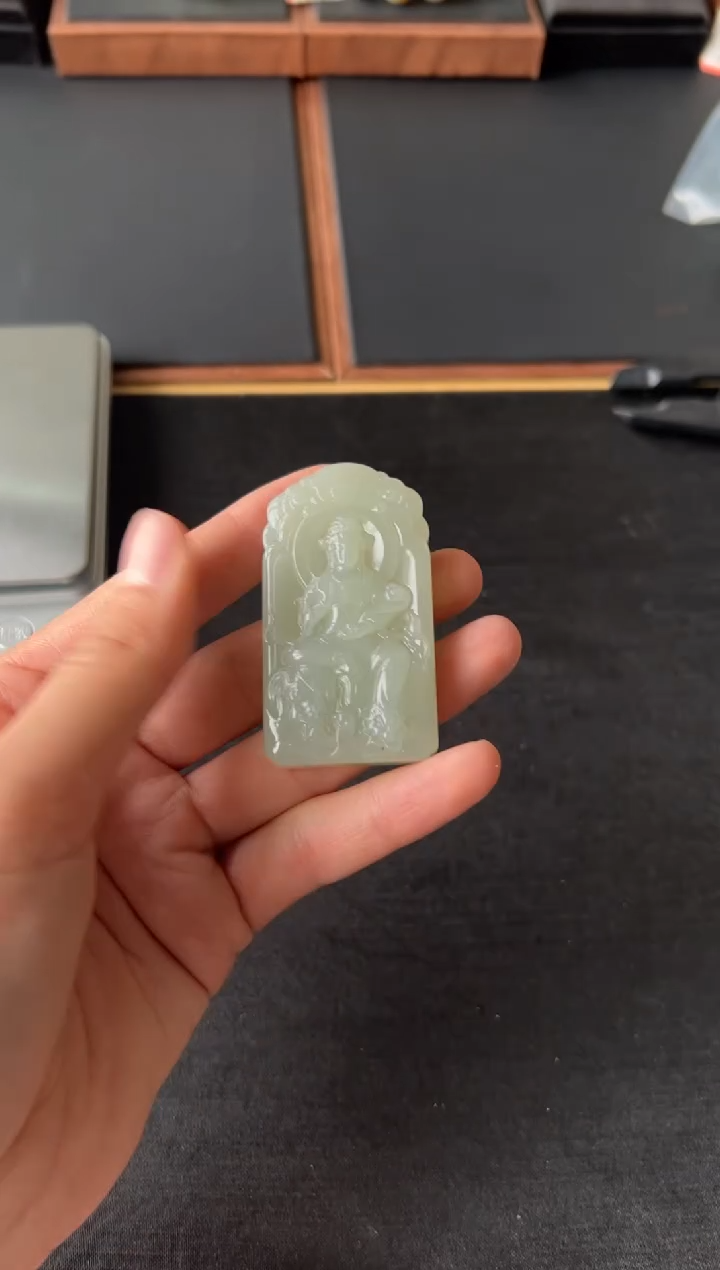 【闪购商品】和田玉吊坠(赠链)未镶嵌且末微色差近矿