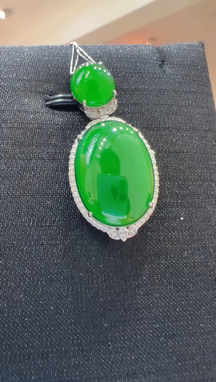 【闪购商品】翡翠吊坠(不含链)18K金镶嵌           