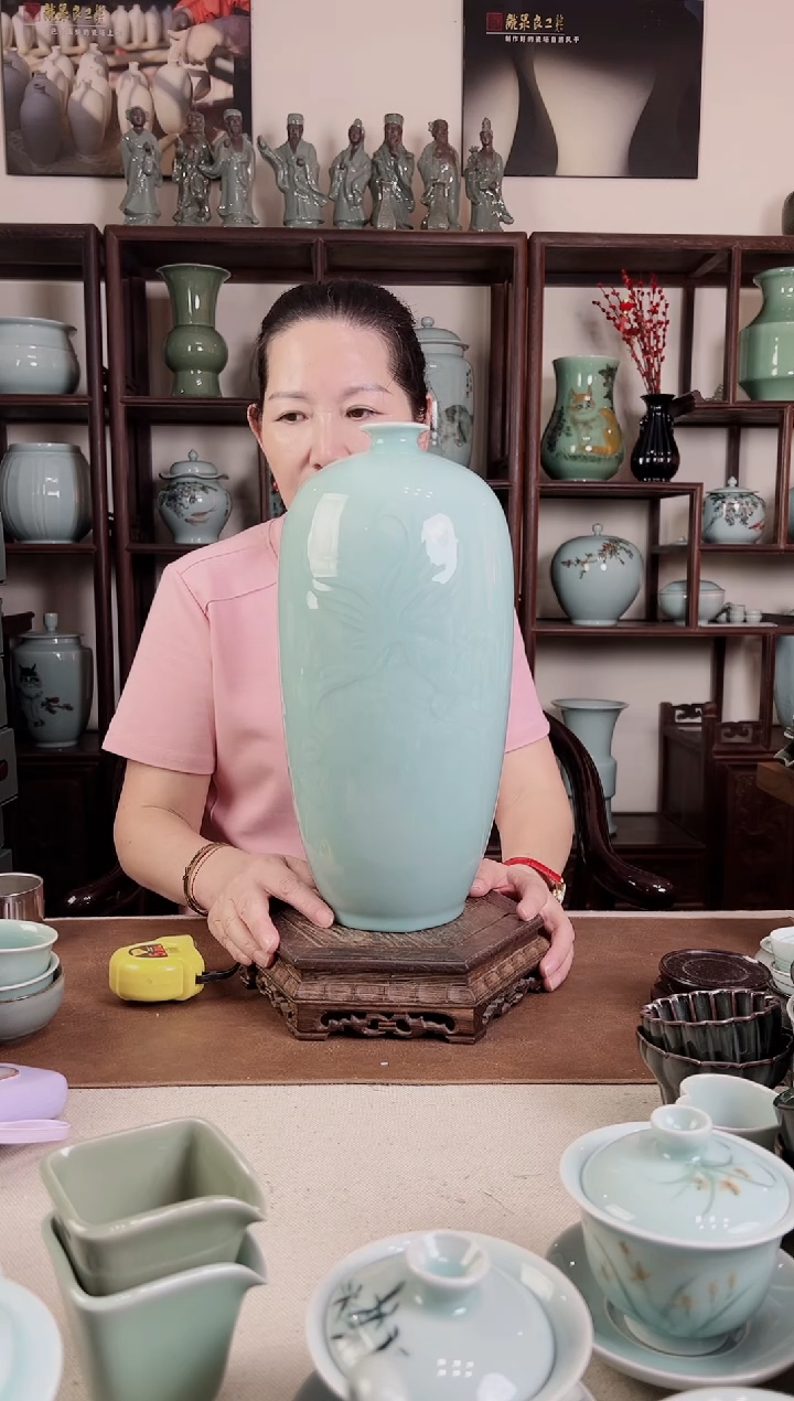 纯手工 粉青 金鱼梅瓶