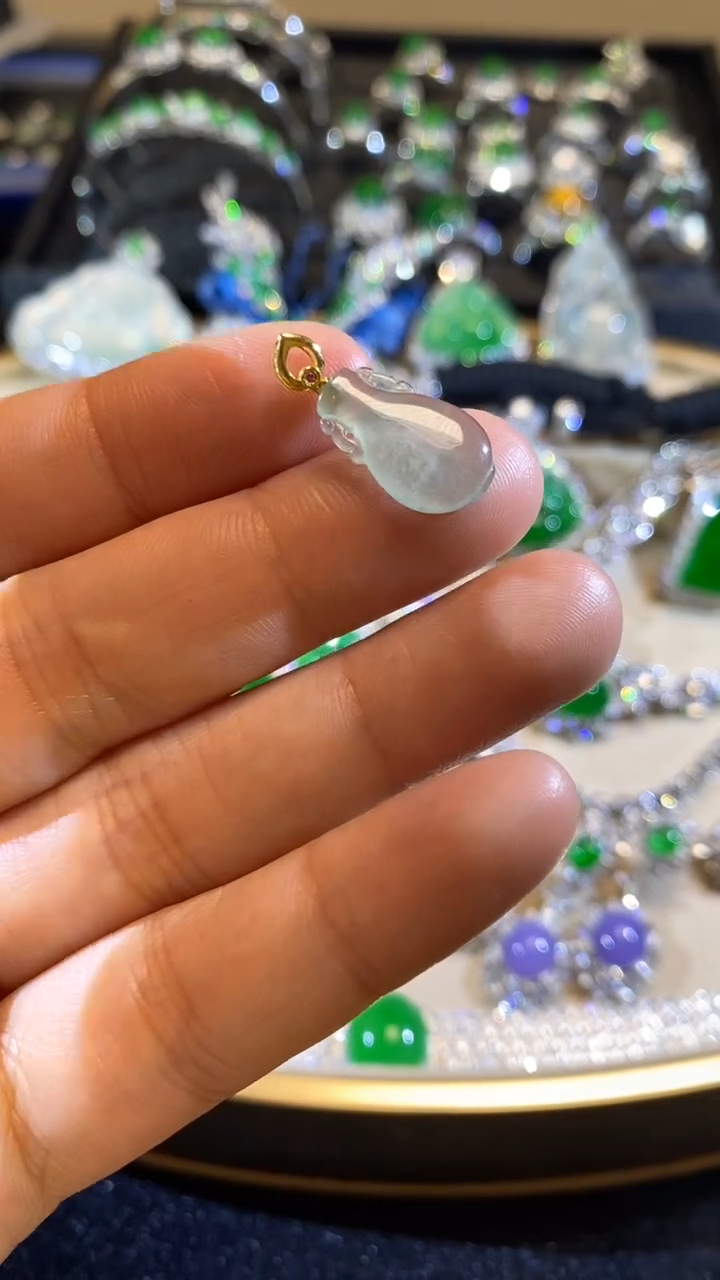 【闪购商品】翡翠吊坠(不含链)18K金镶嵌缅甸天然A货翡翠，18K金镶嵌