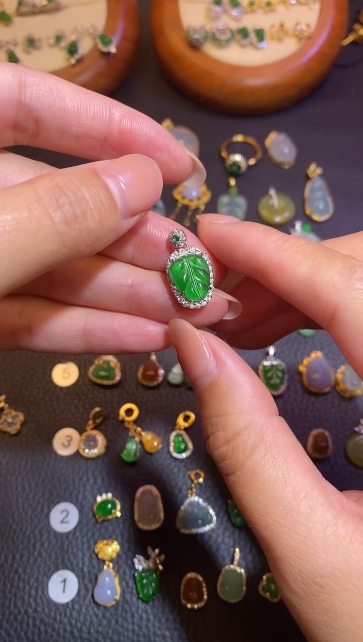 颈饰银S925镶嵌翡翠a货翡翠