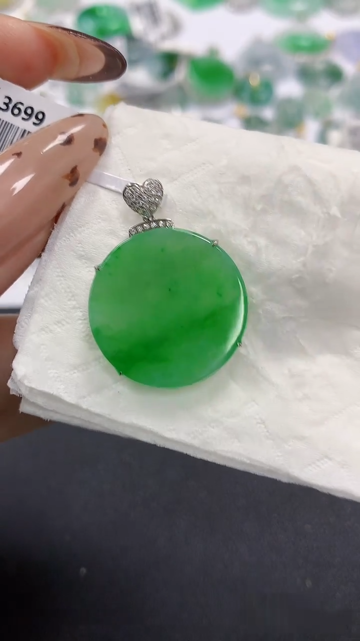 颈饰18K金镶嵌翡翠a货假一赔三支持复检百元上9元证书费自理