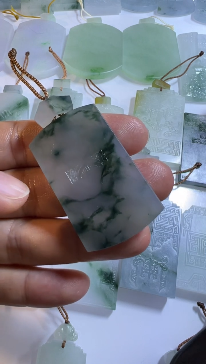 未镶嵌定制翡翠牌子
