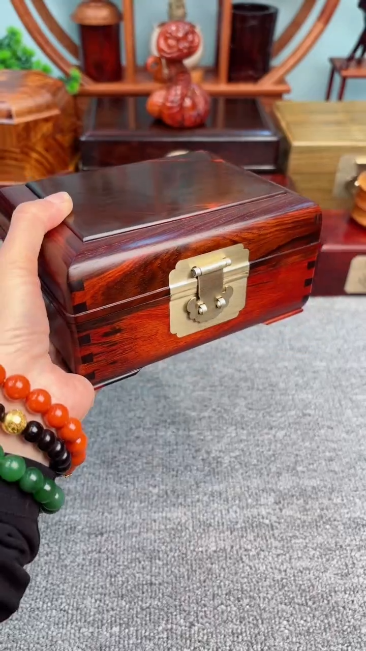 【闪购商品】老板娘推荐大红酸枝面包盒