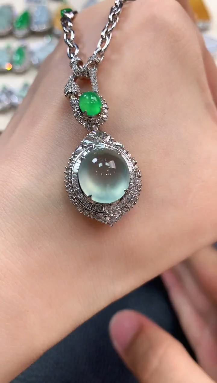 【闪购商品】翡翠吊坠(不含链)18K金镶嵌n70有色差   