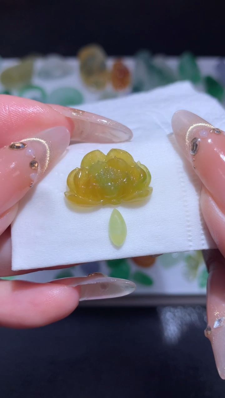 未镶嵌定制翡翠莲花