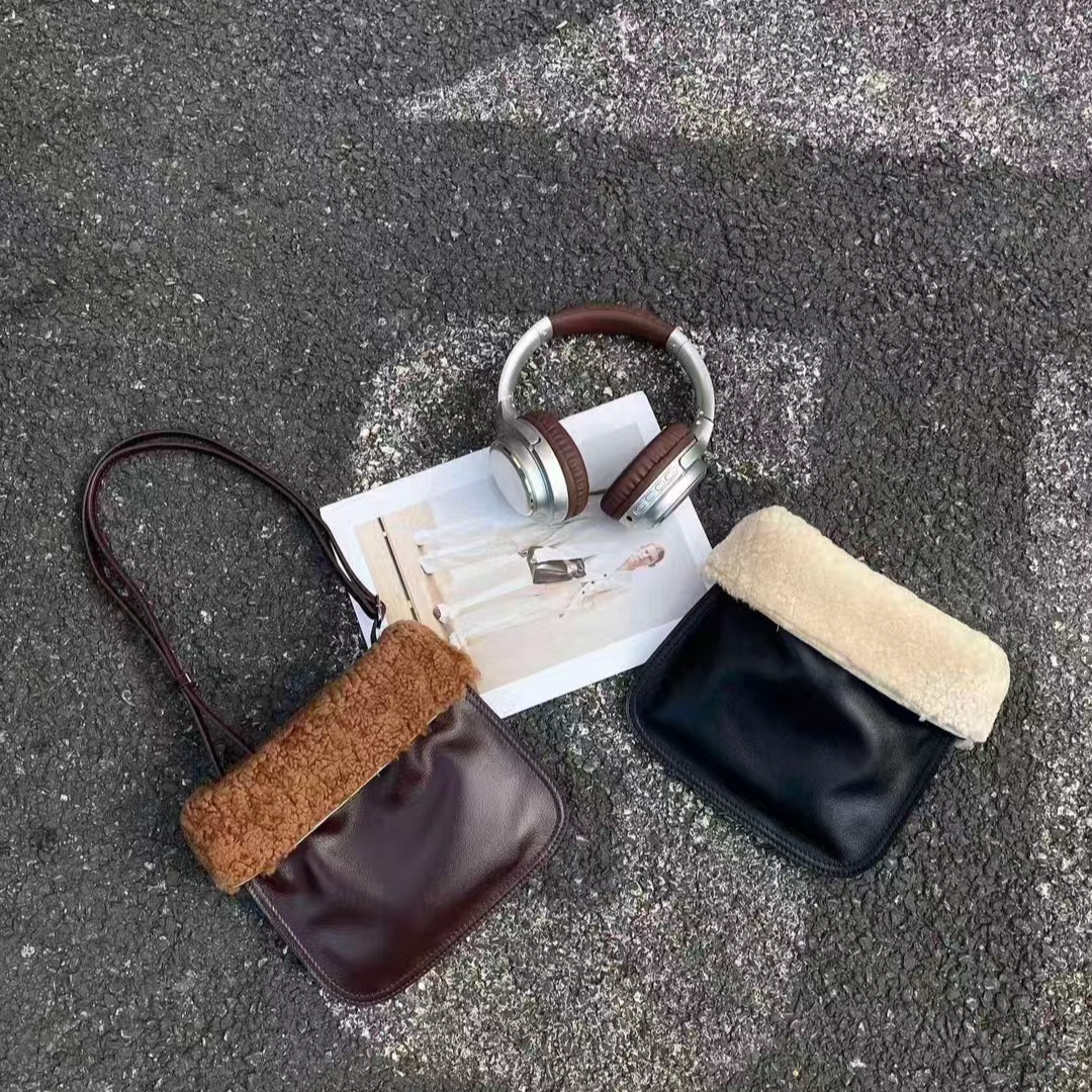 幻鲨时尚百搭休闲冬季小包包毛绒简约真皮秋冬女士手机包斜挎包