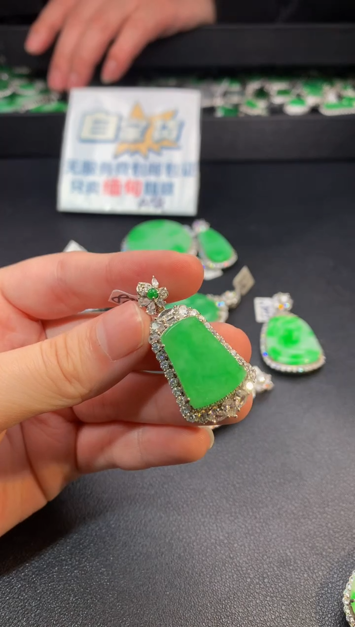 【闪购商品】翡翠颈饰银S925镶嵌翡翠