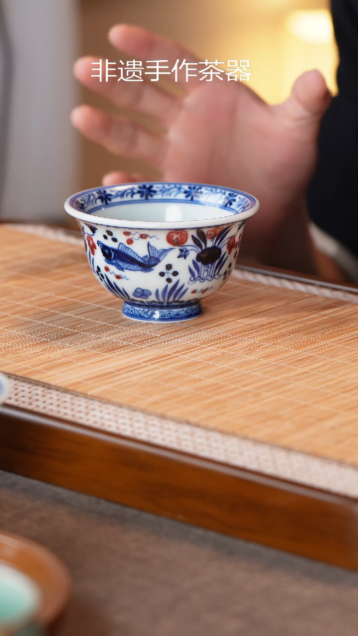 手工手绘青花釉里红茶杯