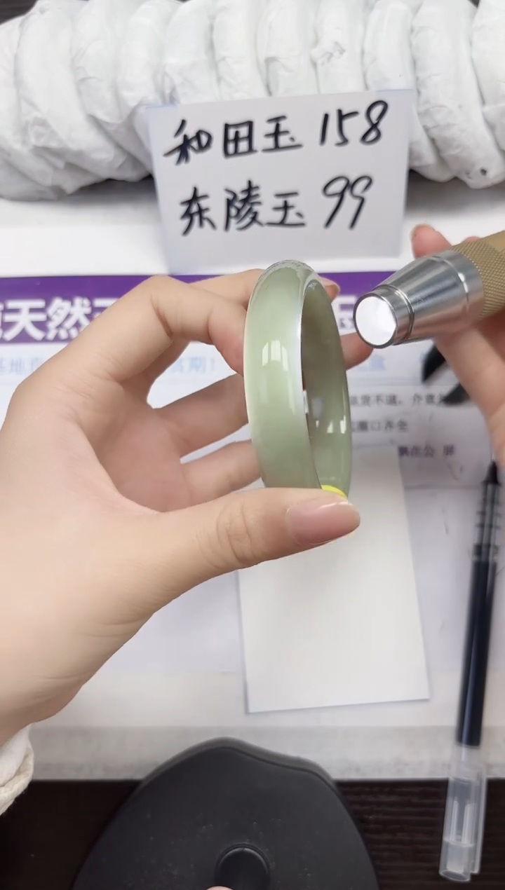 未镶嵌手镯石英质玉D209-55.56