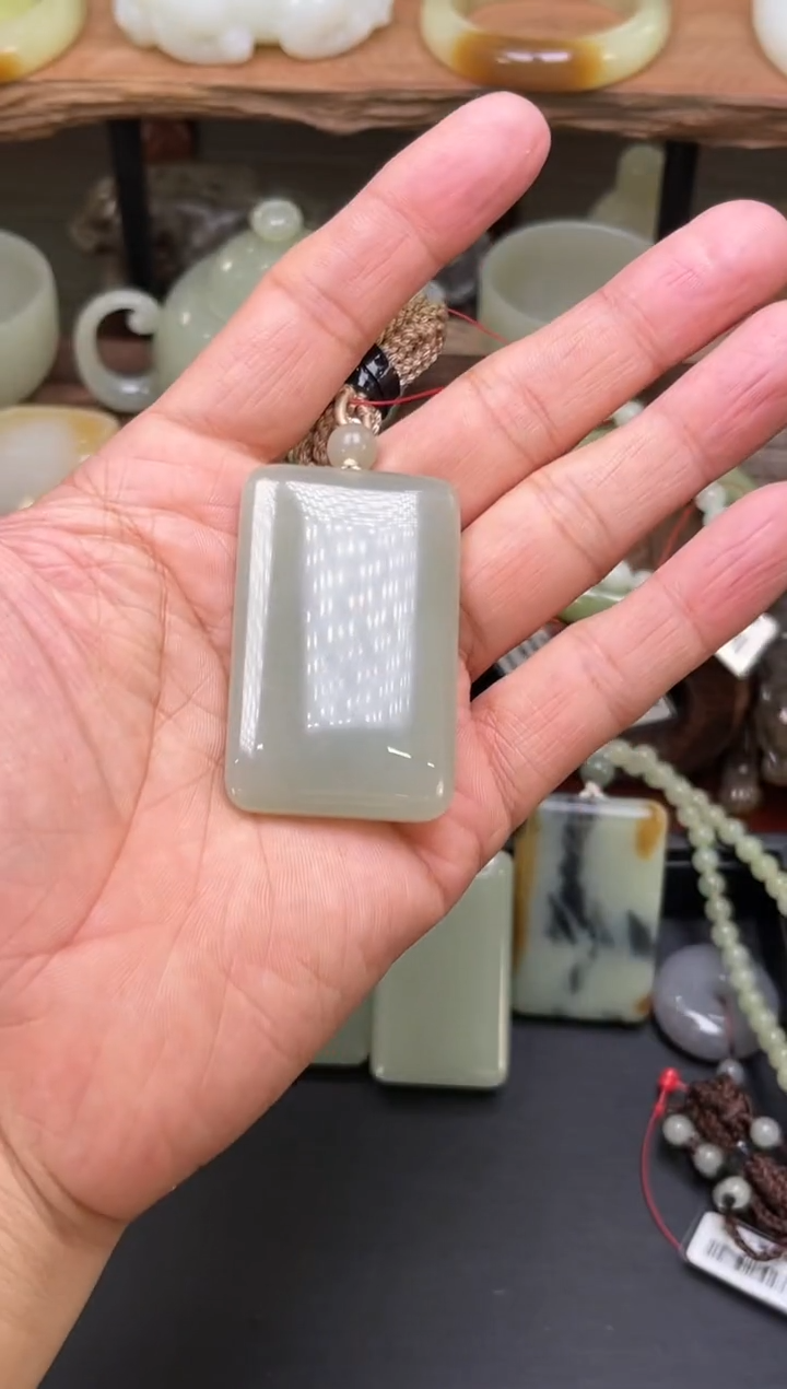 【闪购商品】和田玉吊坠未镶嵌D且末青白 光面无事牌31003