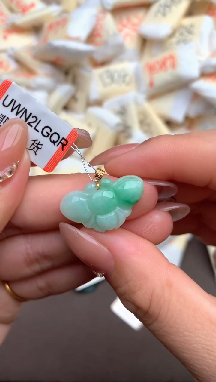 【闪购商品】翡翠挂件18K金镶嵌 — 