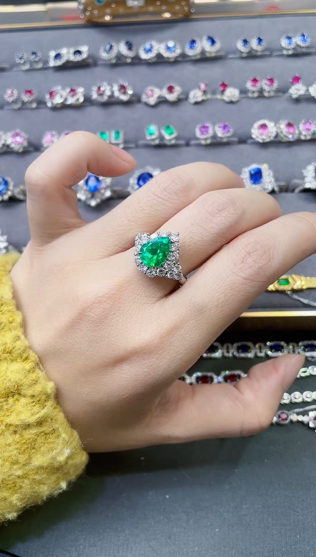 【闪购商品】祖母绿戒指18K金镶嵌1