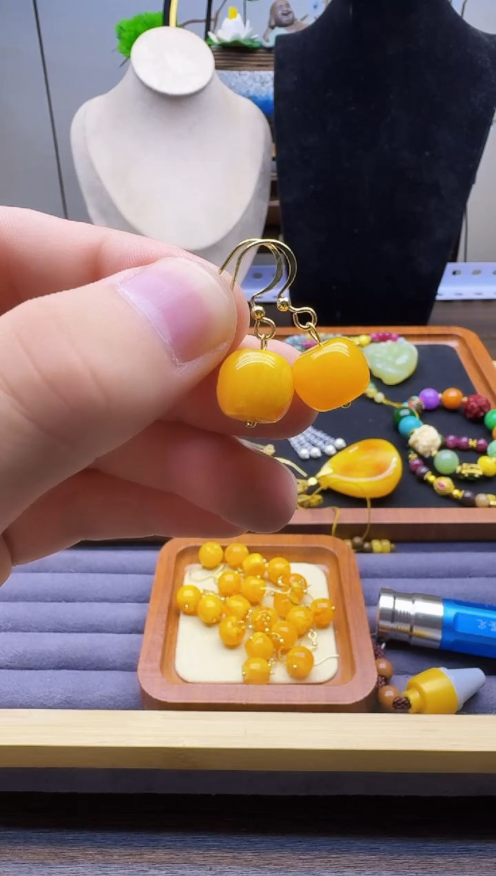 14K金镶嵌蜜蜡耳饰E01