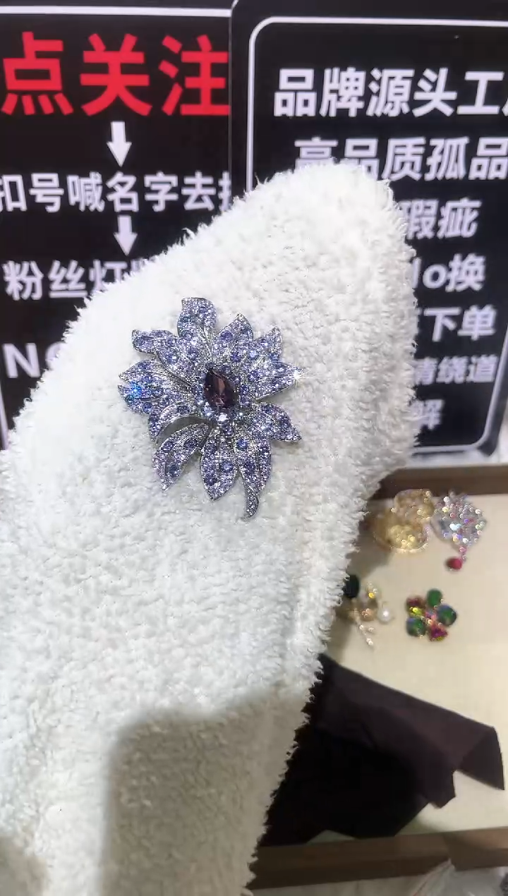 锆石铜合金精品饰界