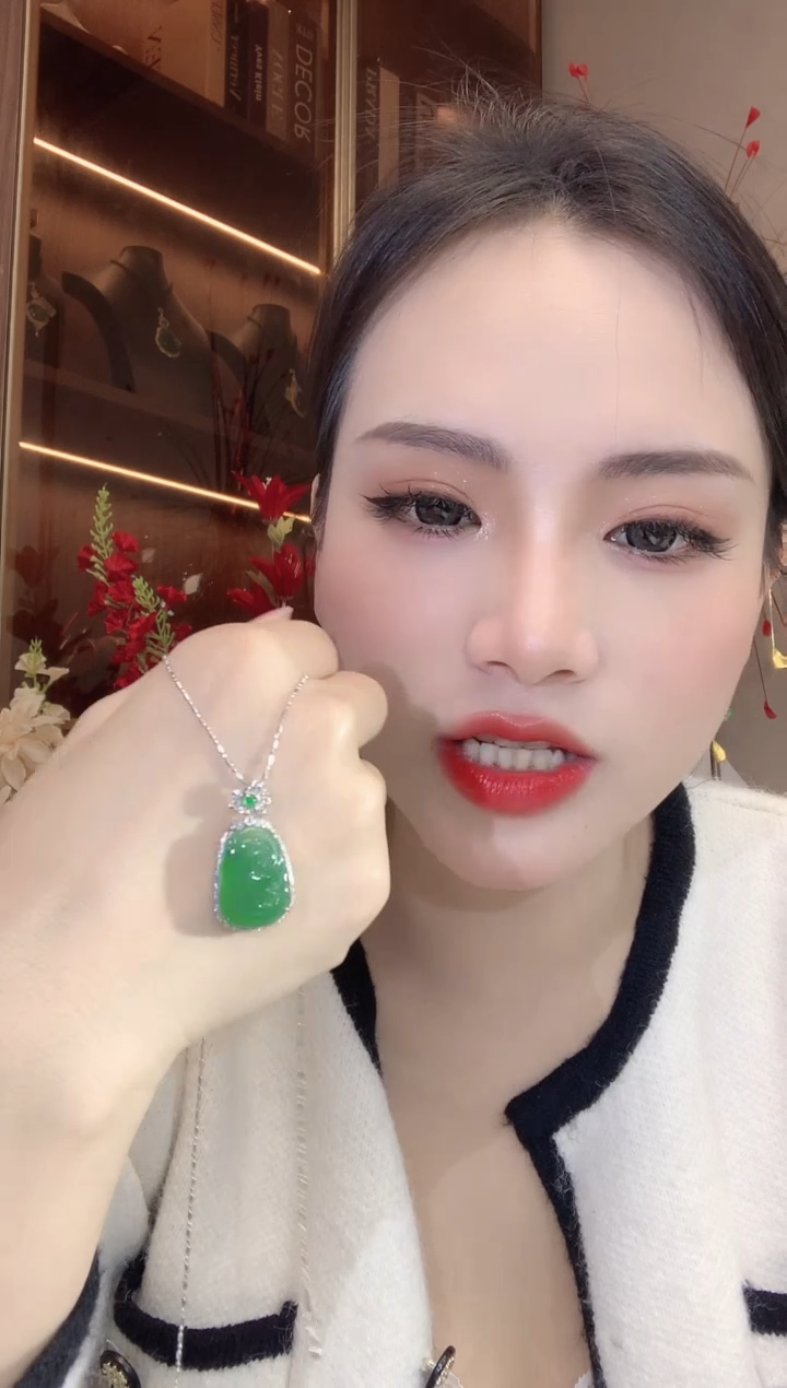 【闪购商品】翡翠吊坠(不含链)18K金镶嵌A8