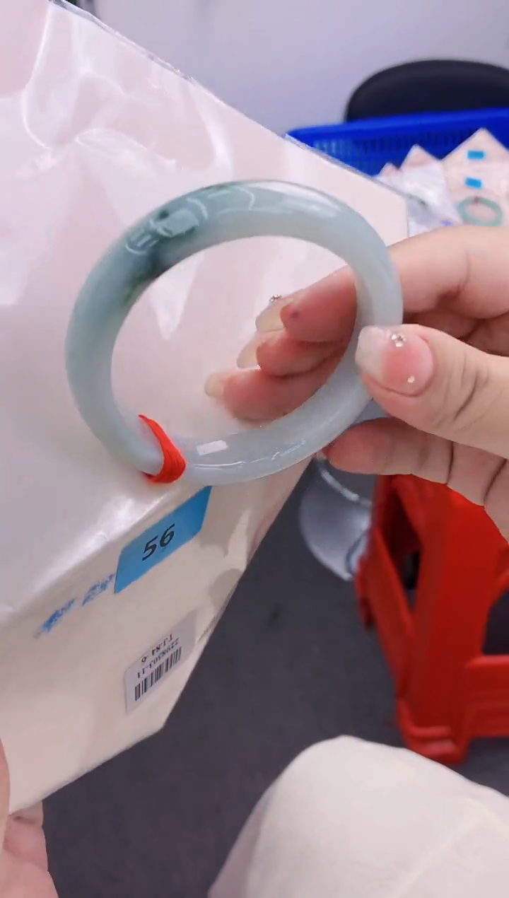 翡翠手镯未镶嵌翡翠手镯