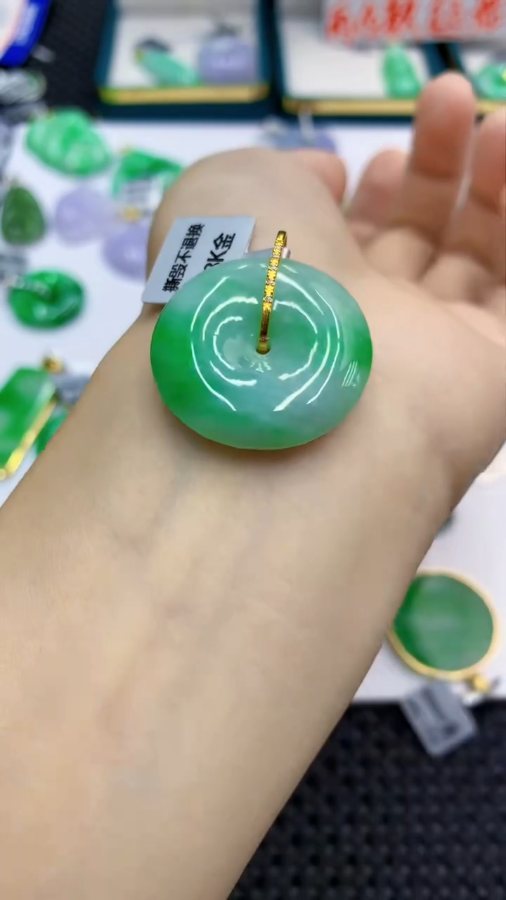 翡翠18K金镶嵌颈饰              1