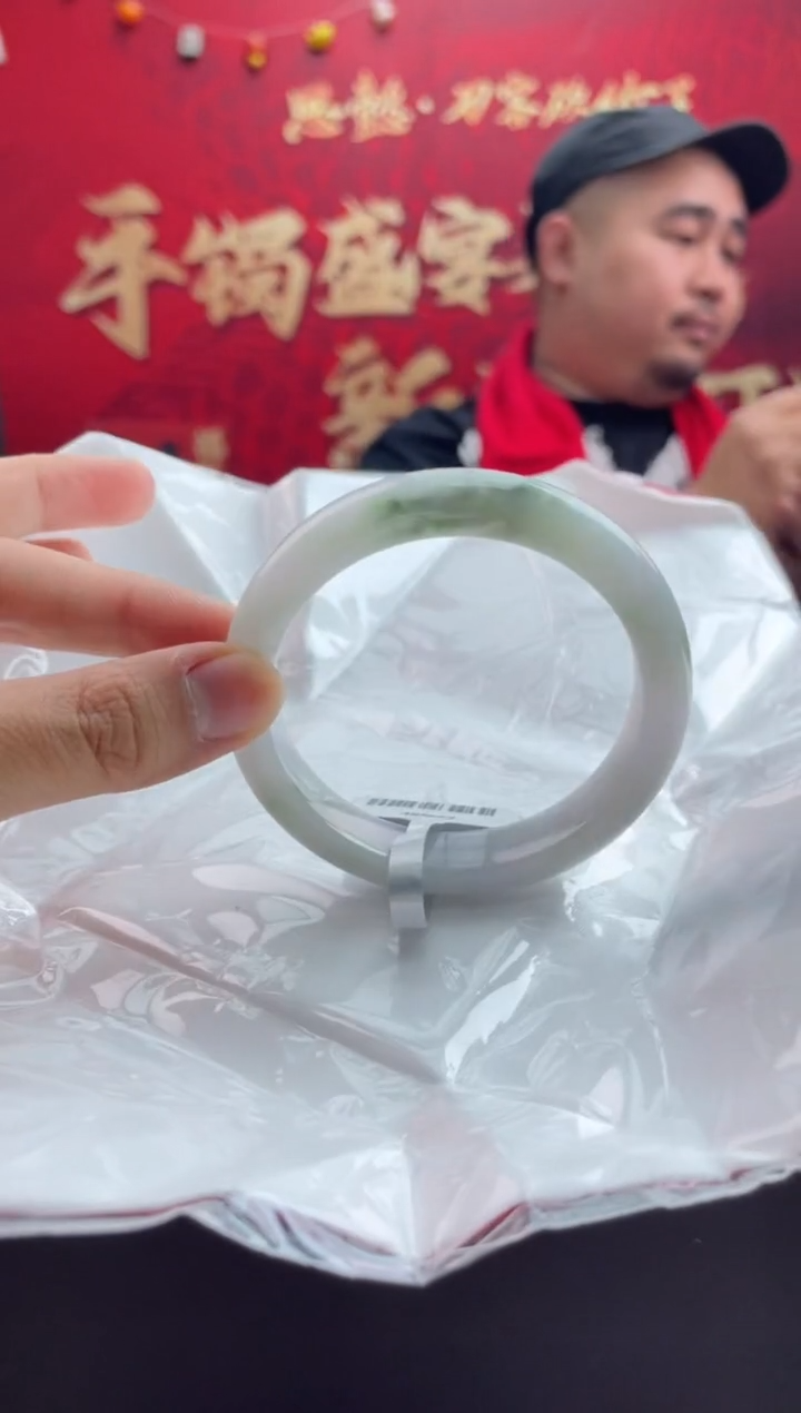 【闪购商品】翡翠手镯未镶嵌20翡翠手镯（微瑕）