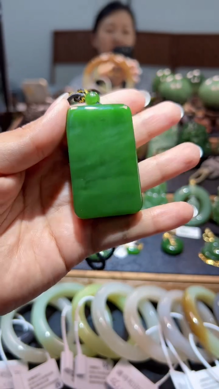 颈饰未镶嵌和田玉（碧玉）1