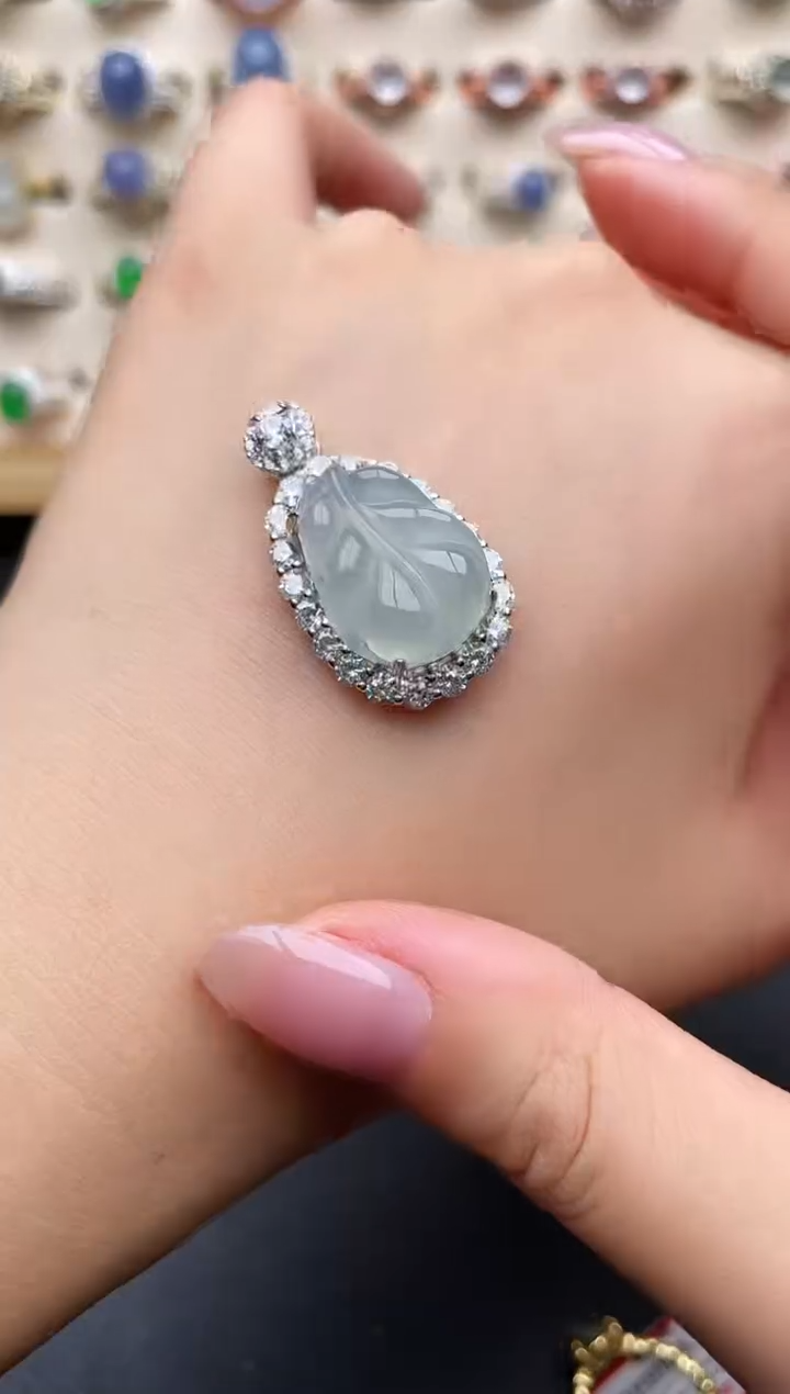 翡翠银S925镶嵌吊坠(赠链)一物一证一礼盒